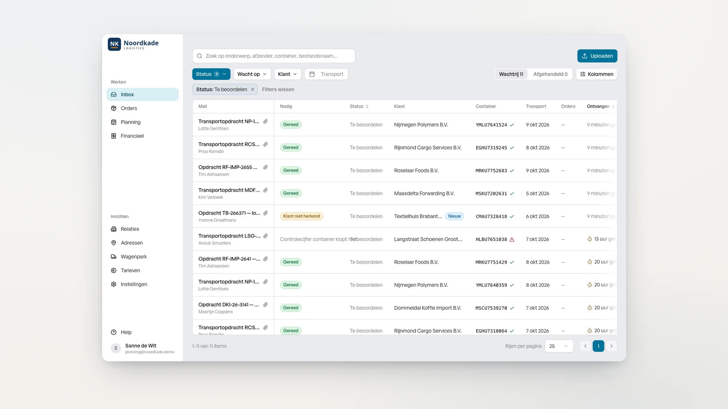 Inbox van Samurai TMS met de wachtrij van transportopdrachten uit de mail, per opdracht met klant, containernummer, transportdatum en status